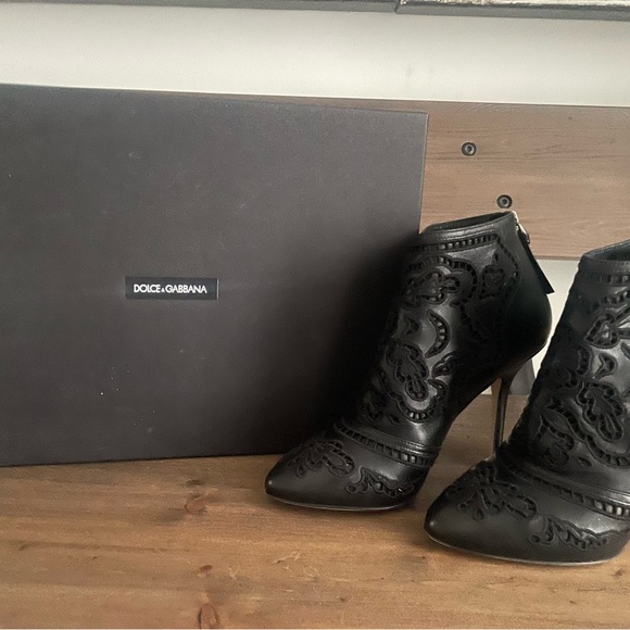 Dolce & Gabbana Laces Ankle Boots - Picture 2 of 6